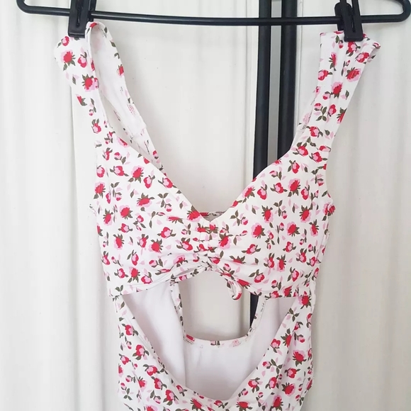 Cutout swimsuit - Picture 4 of 4